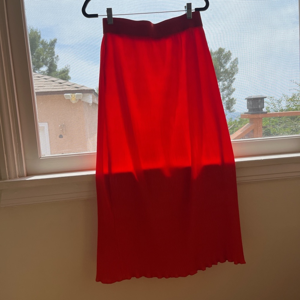 Nomia wavy pleat red skirt